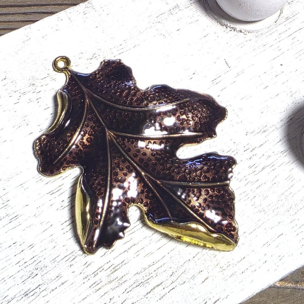 Coppery Brown Enamel on Gold Tone Alloy 3D Textured Large Autumn Leaf Pendant - Picture 3 of 8